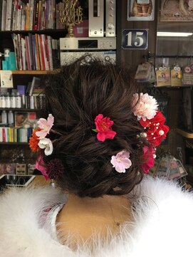 オーバーキャプテンネイキッド(OVER CAPTAIN NAKED) 成人式＊お花いっぱいのゆるふわアレンジ