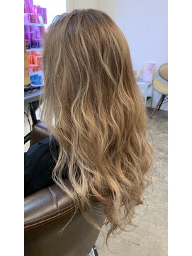 ローレンアンドパレード 並木坂店(Lauren&Parade) ベージュ×ハイライト