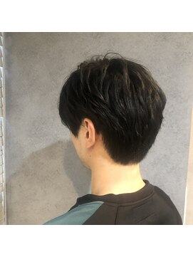 ヘアサロンM 新宿 重めなマッシュで大人な雰囲気で