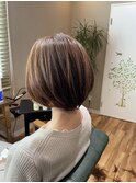 明るめアッシュベージュ ショートボブ
