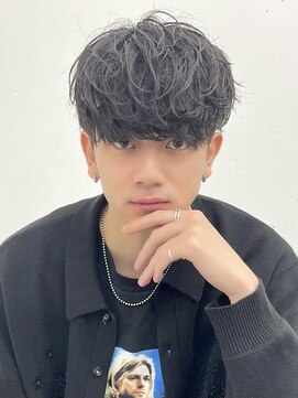 アーリー(Ali'i) ツイストスパイラルパーマ束感ショートツーブロックマッシュ