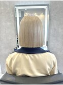 ホワイトベージュ×ボブ