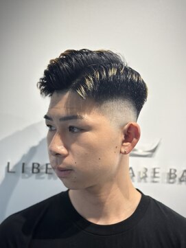 リバティシェアバーバー 銀座(LIBERTY SHARE BARBER) 【ツルツル愛好家爆増！】クラシカルスキンフェード