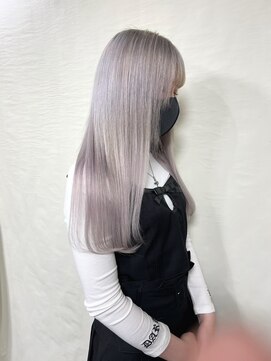 テイス 新宿(TACE) ホワイトシルバー[ネビージュ/黒髪/小顔/新宿]