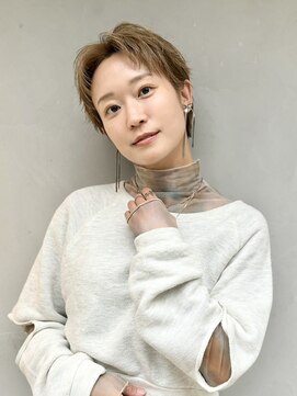 ヒトワ(hitowa) メンズライクショート/ベージュ系カラー/デコ出しショート/日吉