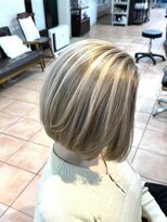 ネオリーブセブン 御茶ノ水店(Neolive 7)&nbsp;ベージュホワイト　シャドールーツ