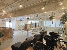 ウィークエンド(WEEKEND)の雰囲気（全スタッフ似合わせ資格保有のプロ　悩み解決や似合うを見つける）