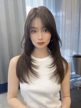 フォンズ(FONS) 赤味なしグレージュカラー/ロングレイヤーカット/ワンカール