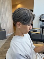 ディスコ(disco)&nbsp;大人色気センターパートミディアム／グレージュカラー