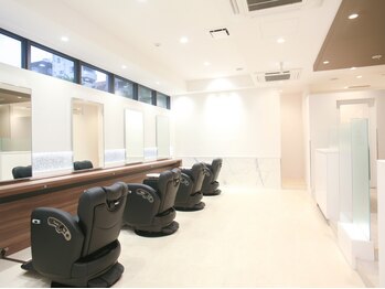 サロンイクエヤマザキ 麻布十番(SALON IKUE YAMAZAKI)の写真/落ち着いた店内で日々の疲れを癒します◎シャンプーから仕上げまでリラックスできる空間をご提供致します。