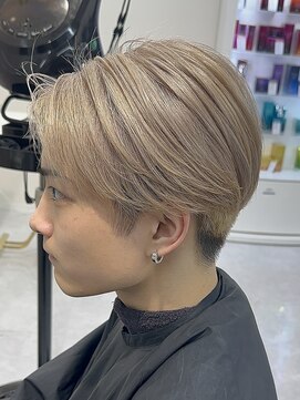 ワンズ リー 上大岡店(One's ly) メンズハイトーン刈り上げセンターパート