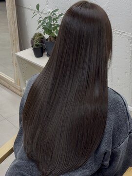 ベガ(vega) 赤みを抑えた艶オリーブグレージュ