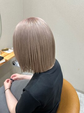 シカ 神戸三宮元町店(Cica) ホワイトベージュ ブリーチ ダブルカラー 三ノ宮