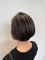 ロッカ(ROCCA) 丸みボブ×白髪馴染ませハイライト