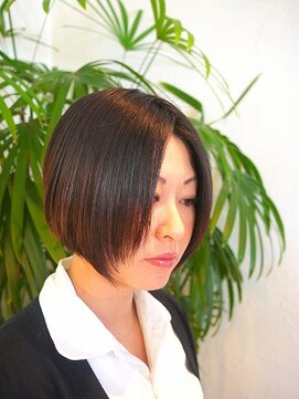 ルーバーブヘアー(Rhubarb hair) 知的な和美人をつくる洗練されたグラボブ