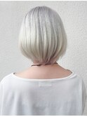 ペールホワイト