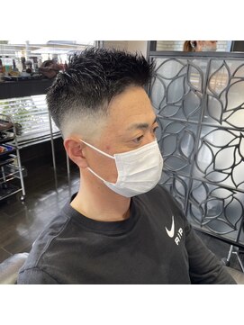 ヒロザバーバー(HIRO THE BARBER) フェード×アップバング