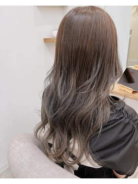 シアエミュー 新越谷店(SHEER emu) 毛先ブリーチの透けグレージュカラー