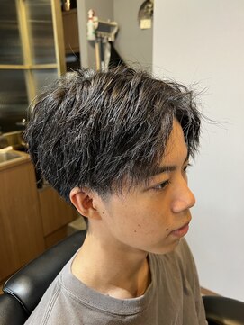 アウル(OWL) ツーブロック、センターパート、ツイスパ