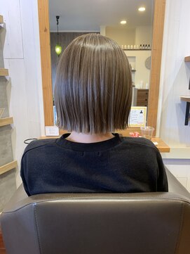 アンプリフィア(amplifier) ミニボブ×アッシュグレージュ