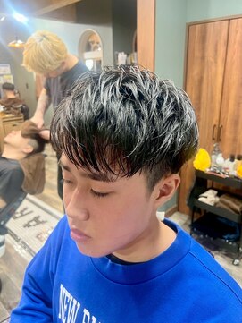 スタンドバーバー 柏(STAND BARBER) リバースセンターパート/ニュアンスウルフ/ダウンバング/柏