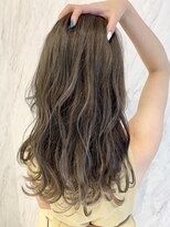 リー 京橋(Lee)&nbsp;［Lee京橋マネージャー畑  オリーブベージュx波ウェーブセミディ