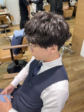 ネイビー(NAVY) ビジネスマンに絶対おすすめの清潔感もたっぷりのラフマッシュ