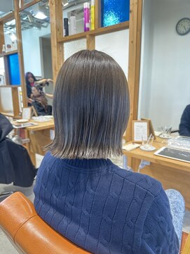 ジジ 宇都宮(Gigi) 黒髪/グレーベージュ/レイヤーロング/前髪パーマ/宇都宮/鶴田◎