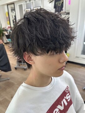 ウェイビーエフティフィフス 横浜西口(WAVEY ft.fifth) 横浜ツイスパ波巻きパーマメンズマッシュウルフ刈り上げなし