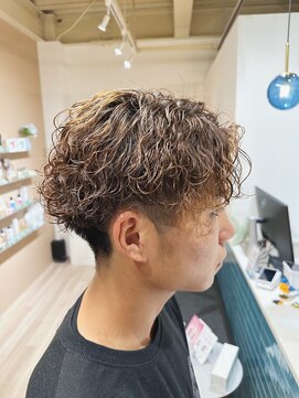 メンズチェレ 金剛店(MEN’s Chere) 波巻きスパイラルパーマ・メンズハイライト・刈り上げショート