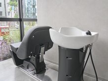 ルスリー 横浜店(Lsurii)の雰囲気（首に負担の少ないシャンプー台[横浜駅/髪質改善酸性ストレート]）