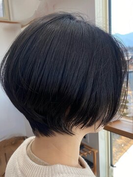 シダー シャープエッジ黒髪ショート