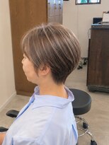 ニュウニュウ(NIU NIU) ショート×白髪ぼかしハイライト