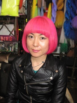 ディバイン(DIVINE) 鮮やかすぎるピンク