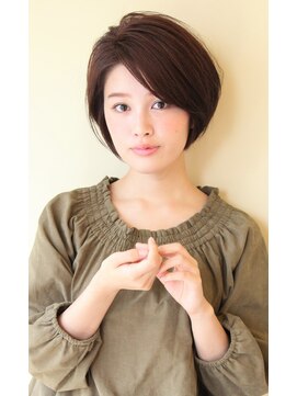 レウナ 外苑前(Reuna) 大人女性・３０代・４０代に人気トップノットショートボブ
