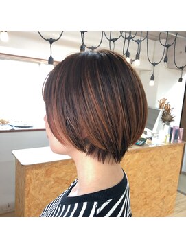 シー(see) 甘辛ミックスで攻めるショートボブ！ハンサムショート