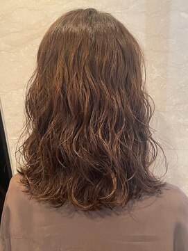 六本木美容室 西麻布店 パーマ◎コテ巻き風ウェーブ　スタイル