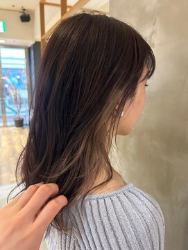 アカラ(acala) コントラストインナーセミロング【20代/イルミナカラー/髪質改善