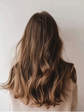 クラン 岡本(Chlan) くすみベージュ×ゆるふわスタイル