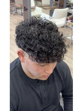 ジャップ(Jap) 黒髪刈り上げフェードスペインカール