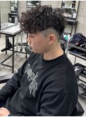 バロックパーマ前下がりマッシュ黒髪ツイストスパイラルパーマ