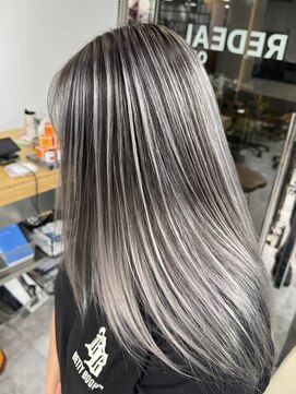 レディアル 大宮(REDEAL) 外国人風バレイヤージュ/ハイライト/白髪ぼかし