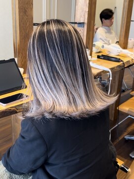 ラグーン(LAGOON) バレイヤージュグレージュハイライトダブルカラーケアブリーチ