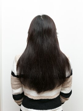 カット プラス ワン(Cut Plus One) ロングでも軽やかV字ラインスタイル！