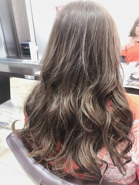 ビューティークラブジェイ アルパーク前店(Beauty club.J) ハイライト、アッシュ