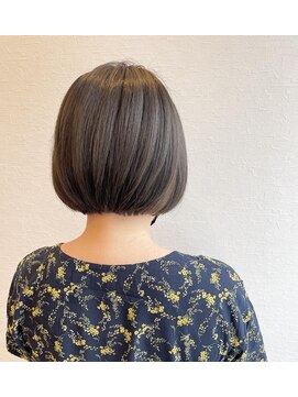 ムエベ(MUEBE) インナーカラー×ミニボブ