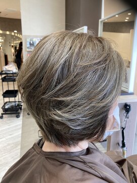 ヘアーアンドビューティーショップ エボルティー(hair&beauty shop EvoLuty) ミセスのショートスタイル