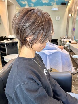 ラフ 立川(Laff) 丸みとクビレのショートボブ♪