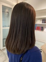 大人可愛い前髪ありのひし形耳掛けショートボブ20代30代40代