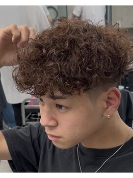 イーラ(era) スペインカール　ツイストスパイラル眉カットメンズパーマ